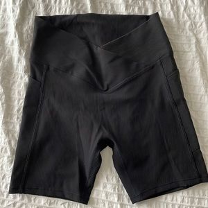 Halara cross over bike shorts with pockets